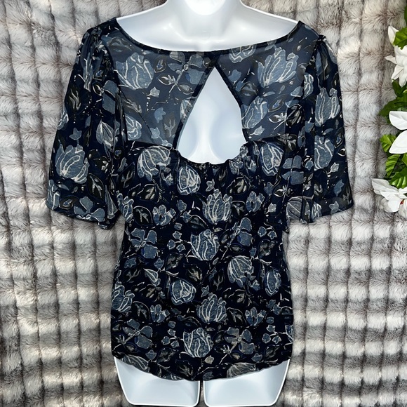 Lucky Brand Women's Floral Pattern Sheer Top Semi-Open Back Flutter Sleeve (L) - Picture 2 of 4